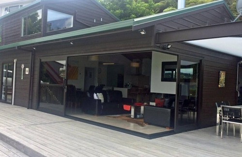 Paihia House | Stunning views in a magnificent waterside location