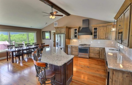 Mount Sunapee House | Stunning views - minutes to Lake Sunapee Beach & Ski Base