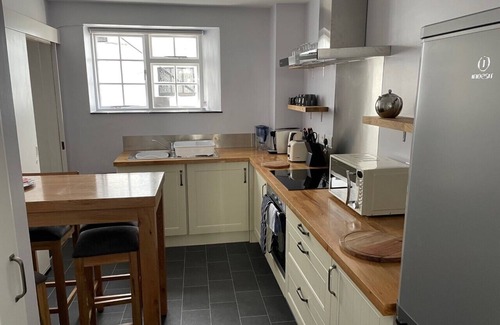 Polperro Cottage | Stunning Views of Polperro Harbour from this Waterfront Cottage. Free Parking.