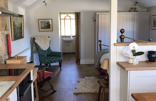 Addingham Apartment | Stunning views over Wharfedale from spacious studio apartment.