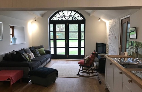 Addingham Apartment | Stunning views over Wharfedale from spacious studio apartment.