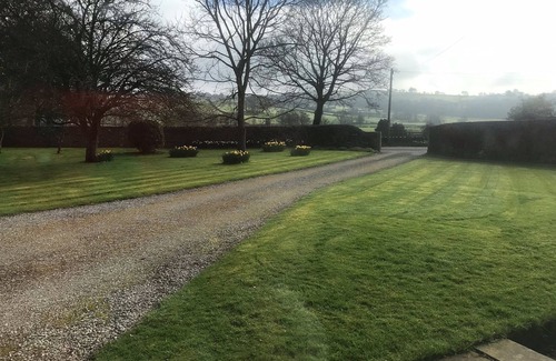 Addingham Apartment | Stunning views over Wharfedale from spacious studio apartment.