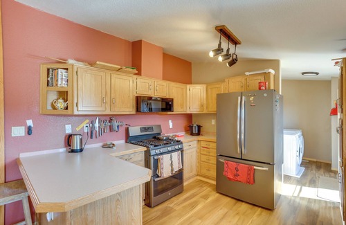 Bluff House | Stunning Views: Quiet Bluff Home Near Hiking!