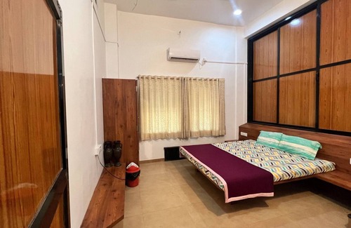 Khodala Villa | Stunning Views! Rooftop Pool Lakefront Home
