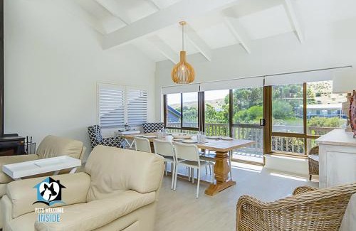 Carrickalinga House | Stunning Views & Renovated Beach Chic