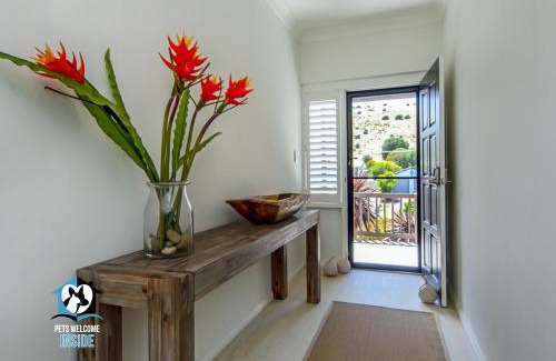 Carrickalinga House | Stunning Views & Renovated Beach Chic