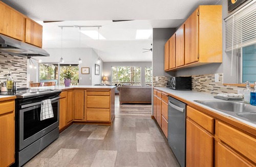 Lilliwaup House | Stunning views, Strong Wi-fi, and Private Beach!
