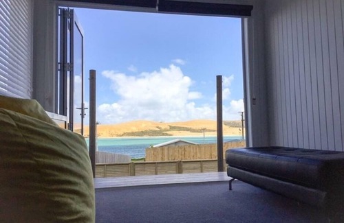 Omapere House | Stunning views with beach access across the road.
