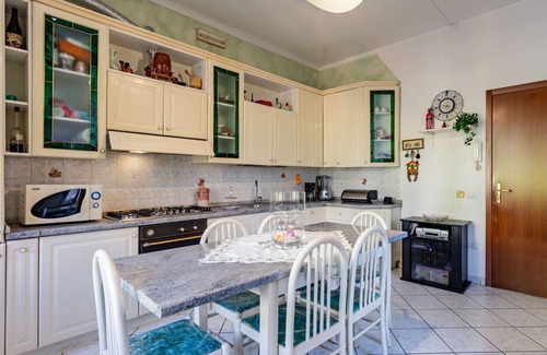 Porto Ceresio House | Stunning villa for 7 people with WIFI, TV, balcony and parking
