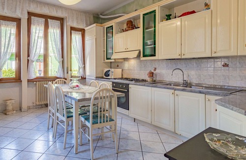 Porto Ceresio House | Stunning villa for 7 people with WIFI, TV, balcony and parking