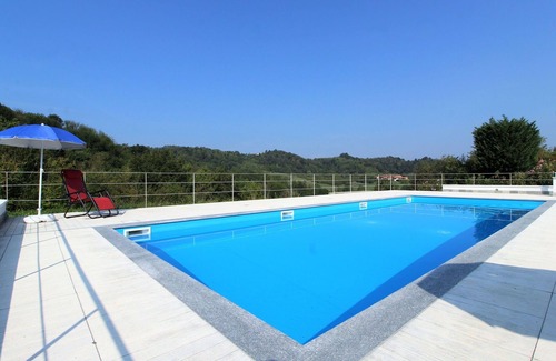 Brozolo House | Stunning villa for 6 guests with WIFI, private pool, TV, veranda, panoramic view and parking