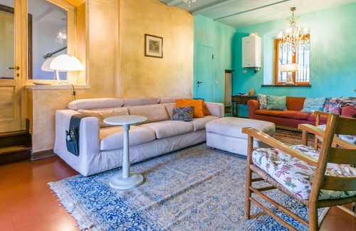 Livorno House | Stunning villa for 8 people with private pool, hot tub, A/C, WIFI, TV, patio and parking