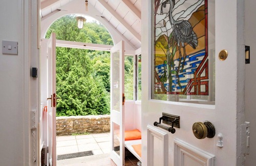 Redbrook House | Stunning villa for 14 people with private pool, WIFI, terrace and pets allowed