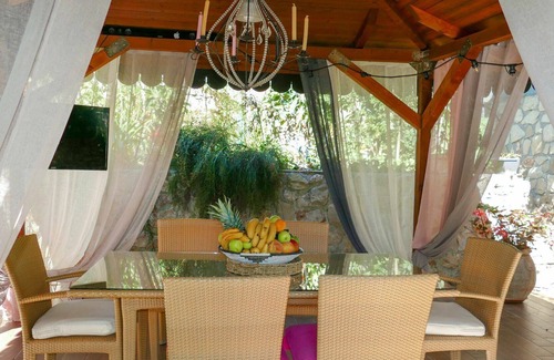 Ventimiglia House | Stunning villa for 6 guests with WIFI, TV, patio, pets allowed and parking