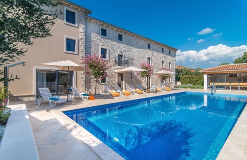 Kringa Villa | Stunning Villa in Kringa with Swimming Pool
