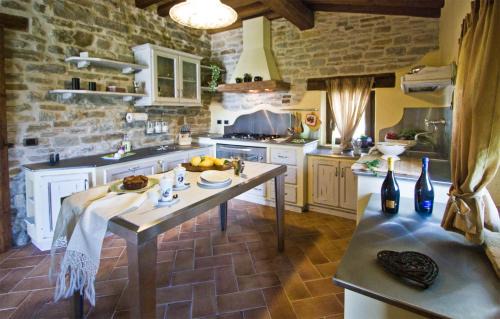 Apecchio Villa | Stunning villa with pool, Jacuzzi and wonderful view