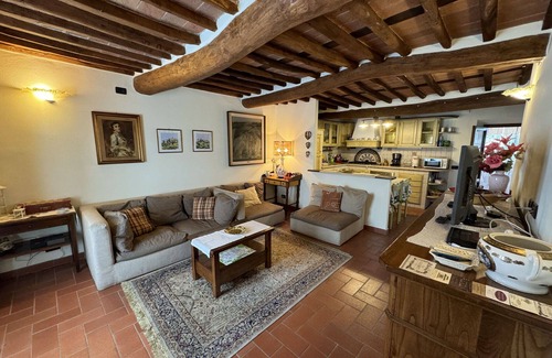Castelvecchio Villa | Stunning villa with WIFI, private pool, A/C, TV, terrace and panoramic view, close to Lucca