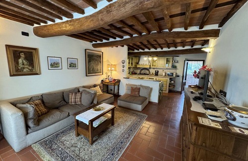 Castelvecchio Villa | Stunning villa with WIFI, private pool, A/C, TV, terrace and panoramic view, close to Lucca