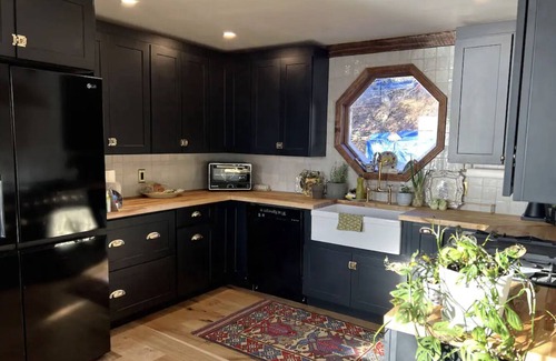 Harpswell Cottage | Stunning Waterfront Designer Hideaway on the Maine Coast!