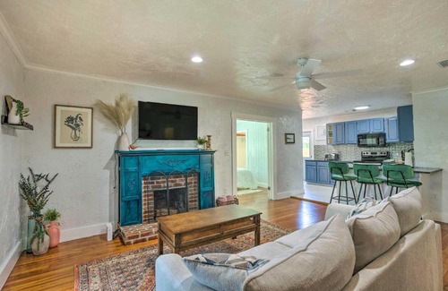Southwest House | Stunning West Palm Beach Getaway with Hot Tub!