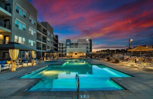 Glendale Sports and Entertainment District Apartment | Stunning Westgate CozySuites by stadium w/pool 9