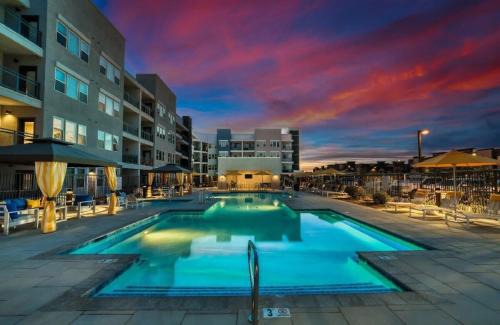 Glendale Sports and Entertainment District Apartment | Stunning Westgate CozySuites by stadium with pool 8