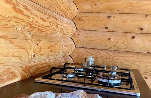 Molares Cabin | Sturdy solid wood cottage with panoramic mountain views
