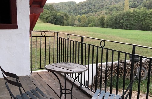 Itxassou House | STYLE BERGERIE DUPLEX MOUNTAINS AND RIVER