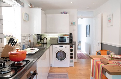 Camberwell Apartment | Style, Charm & Comfort in Camberwell