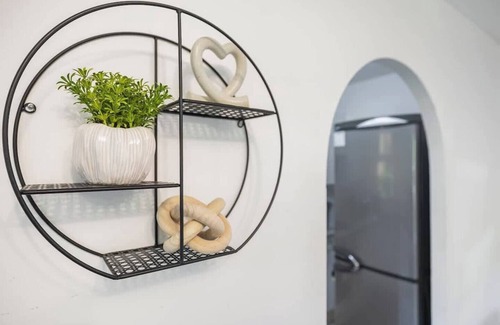 Bromley North Condo | Stylish 1-Bed Luxury Retreat