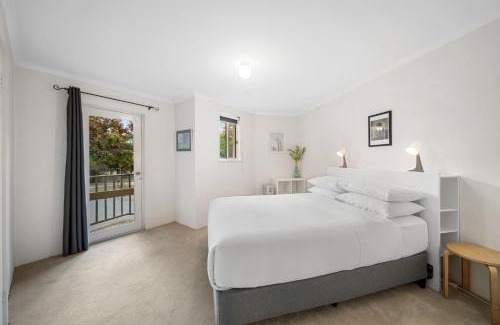 Phillip Apartment | Stylish 1-Bed Stay with Balcony & Study Room