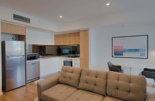 Adelaide Central Business District Apartment | Stylish 1 BR CBD Apt-Pool-Gym-Sauna-Steam Room