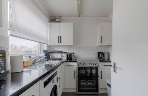 Livesey Apartment | Stylish 1BD Flat with Shard Views, Near Bermondsey