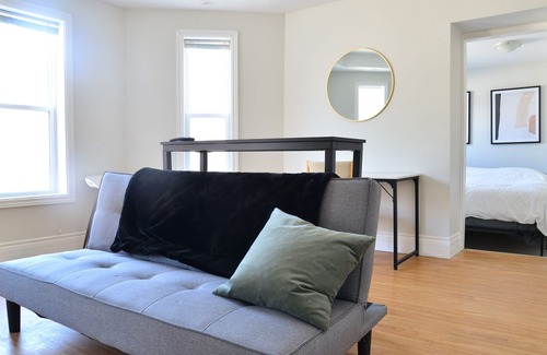 Orillia Apartment | Stylish 1BR Apt - King bed!