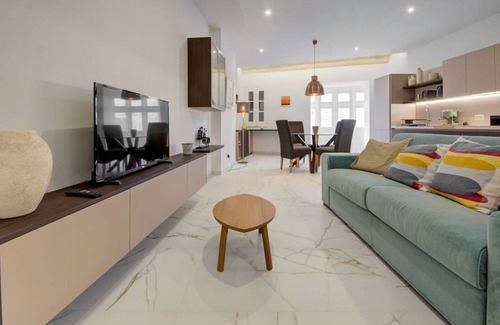 Attard Apartment | Stylish 1BR Apt with sofabed & backyard, Attard