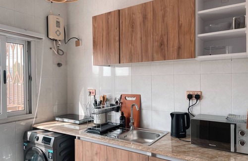 Labone Apartment | Stylish 1BR in Labone, WiFi/DSTV