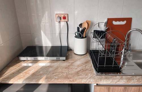 Labone Apartment | Stylish 1BR in Labone, WiFi/DSTV