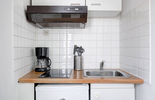 Arsenal Apartment | Stylish 1BR in Le Marais District