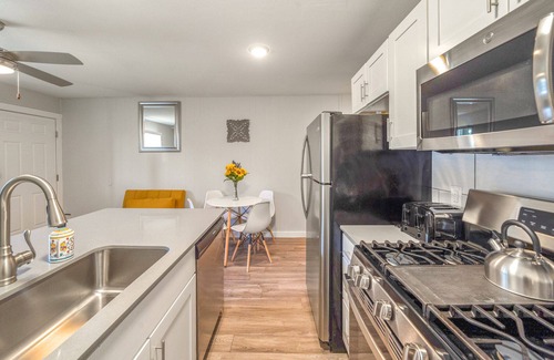 Brentwood Apartment | Stylish 1BR Near UT | Brentwood | Evonify 6033