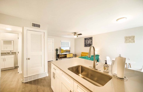 Mueller Apartment | Stylish 1BR Near UT | Mueller | Evonify 4030