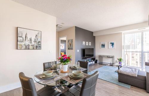 Toronto Entertainment District Hotel | Stylish 1BR Suite on 21st Floor Nearest Intersection John St - The Roland