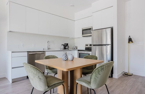 East Pasadena Apartment | Stylish 1BR w/Gym & Elev, nr Dining & Parks