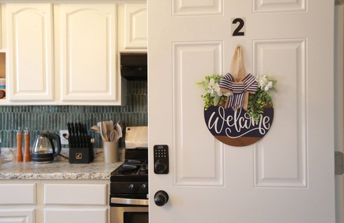 The Heights House | Stylish 2 BD Apt-18 mins from NYC-Steps away Bus stop, Restaurants, Groceries