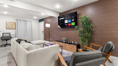 Old East Dallas House | Stylish 2 bed 1 Mile to downtown Free parking