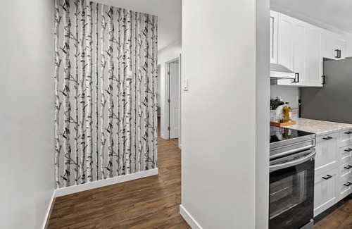Fort McMurray Apartment | Stylish 2-bed Apt Fort Mcmurray Fast Wi-fi Newly Reno