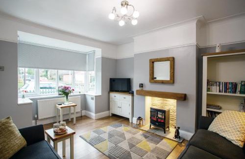 Yeadon House | Stylish 2-Bed Cottage in the heart of Yorkshire