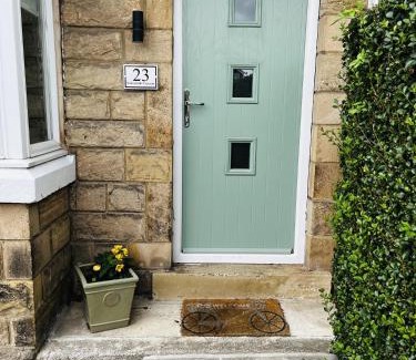 Yeadon House | Stylish 2-Bed Cottage in the heart of Yorkshire