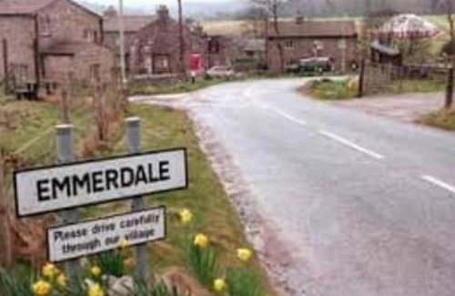 Yeadon House | Stylish 2-Bed Cottage in the heart of Yorkshire