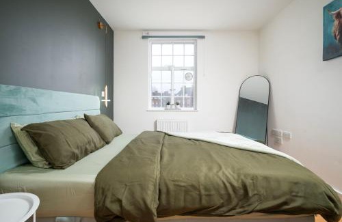 Stockwell Apartment | Stylish 2-Bed Flat 1 Min to Stockwell Tube Fast WiFi Easy Central London Access