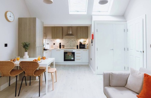 Offerton Apartment | Stylish 2 Bed Flat Stockport | Free Parking &…